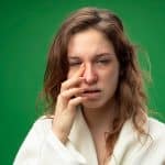 Furoncle sur le nez : causes, symptômes, traitement et quand consulter